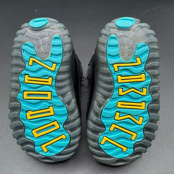 Jordan Kids Black Sneakers with Blue Highlights - Picture 7 of 10